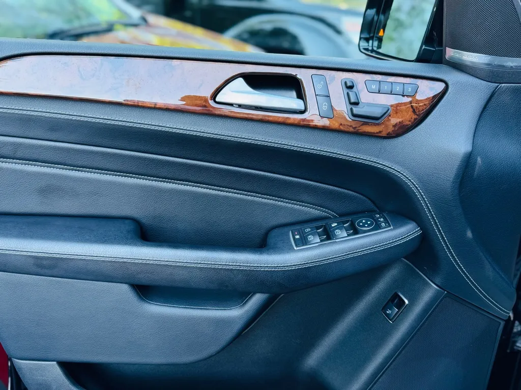 2015 Mercedes Benz ML 400 4MATIC photo 5