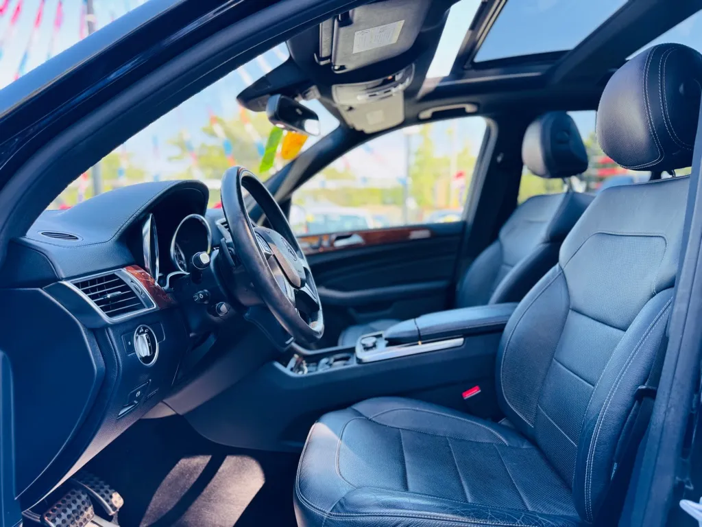 2015 Mercedes Benz ML 400 4MATIC photo 41