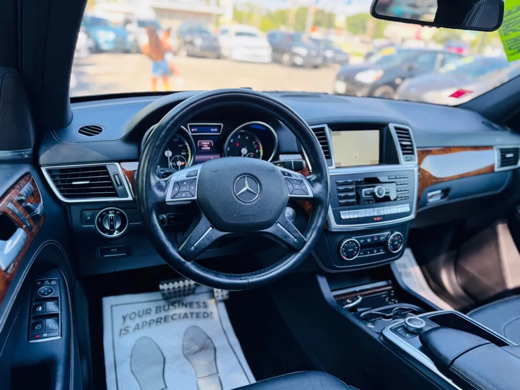 2015 Mercedes Benz ML 400 4MATIC photo 29