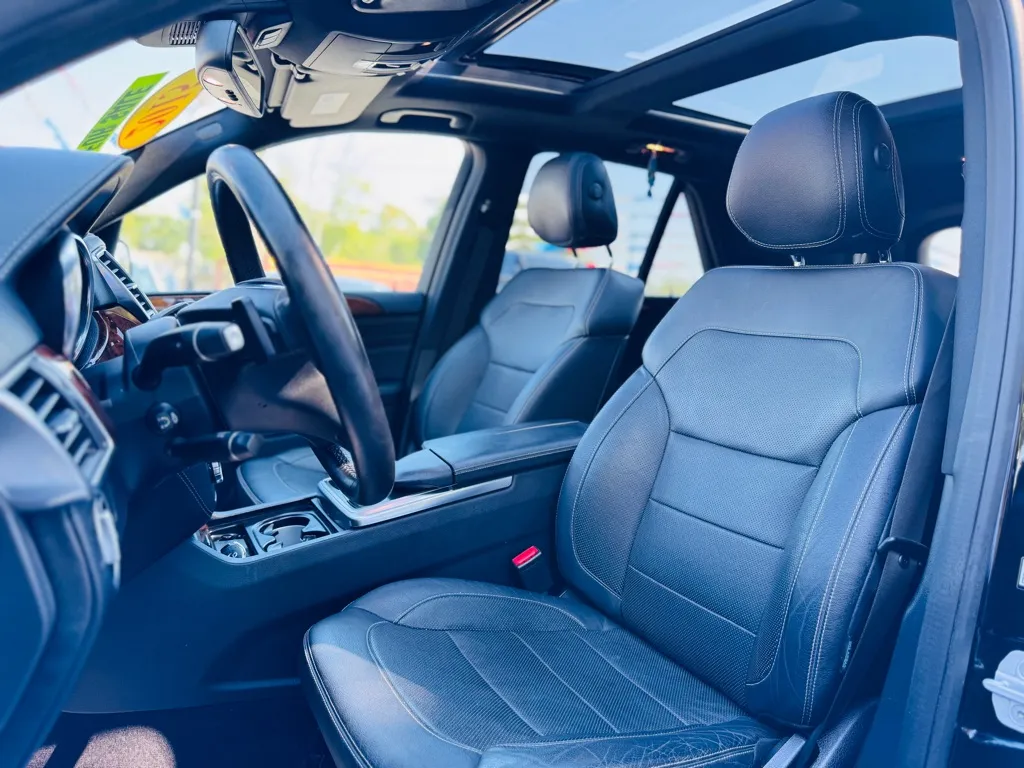 2015 Mercedes Benz ML 400 4MATIC photo 7