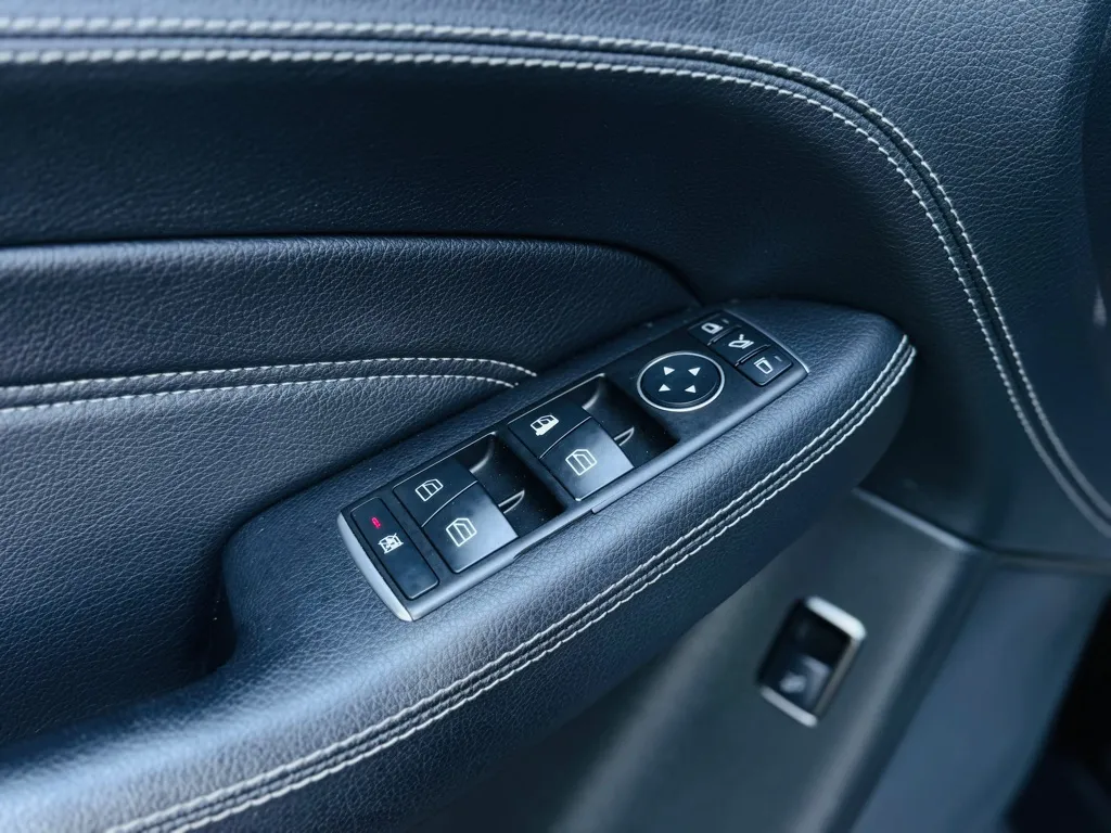 2015 Mercedes Benz ML 400 4MATIC photo 6
