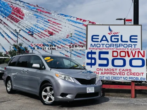 Silver 2014 TOYOTA SIENNA LE for sale in Hobart, IN