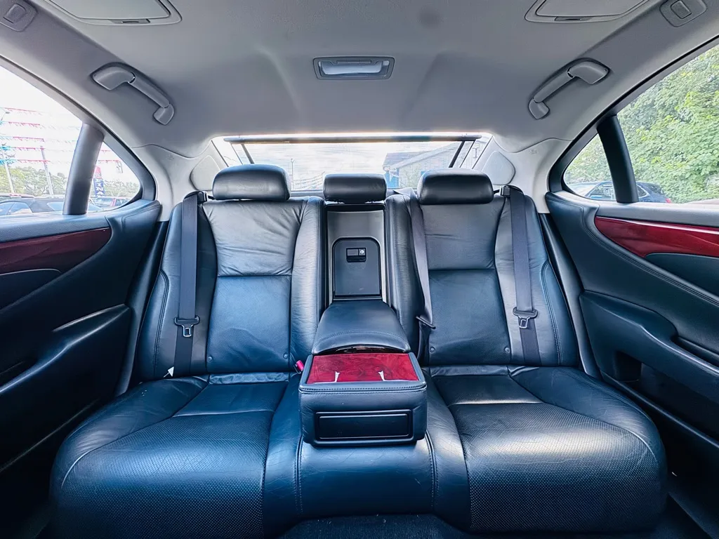 2010 Lexus LS 460 photo 41