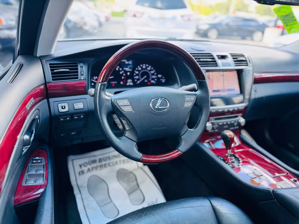 2010 Lexus LS 460 photo 12