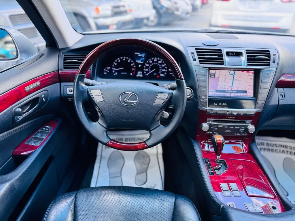 2010 Lexus LS 460 photo 28