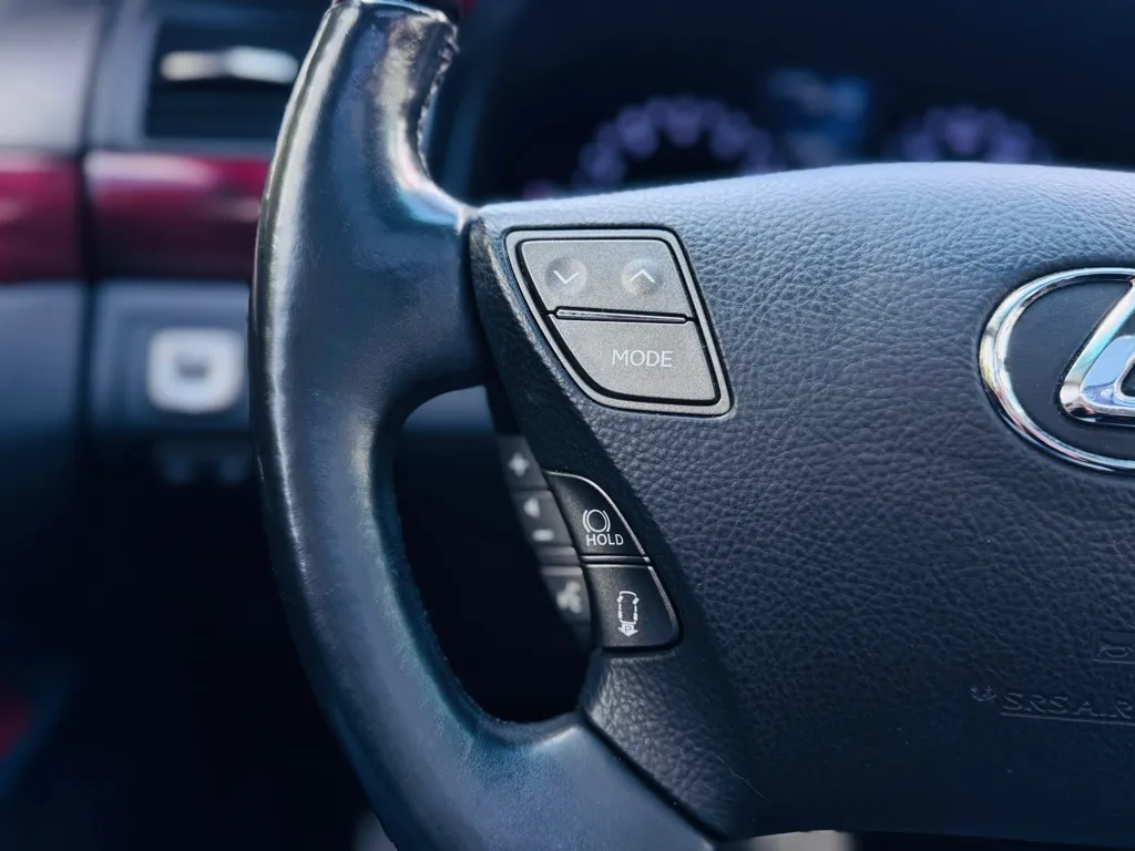 2010 Lexus LS 460 photo 29