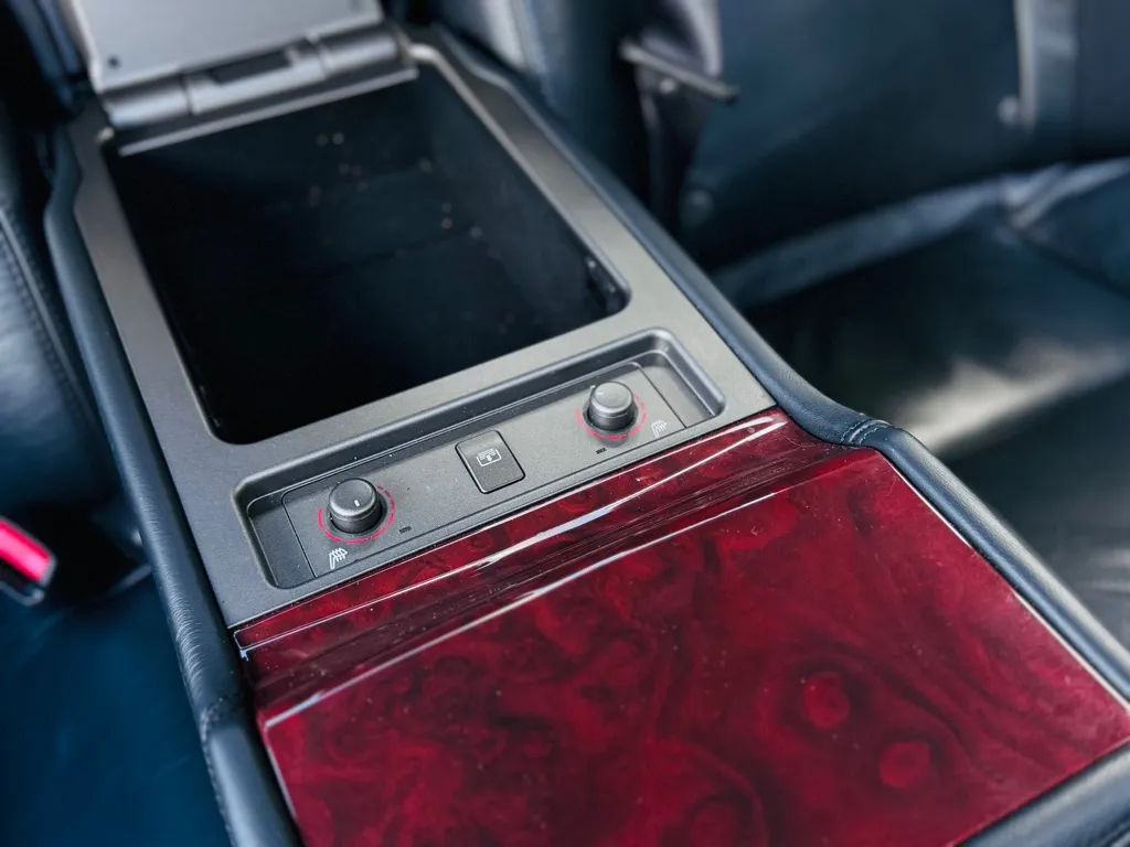 2010 Lexus LS 460 photo 11
