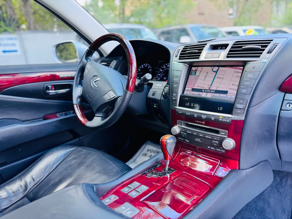 2010 Lexus LS 460 photo 40