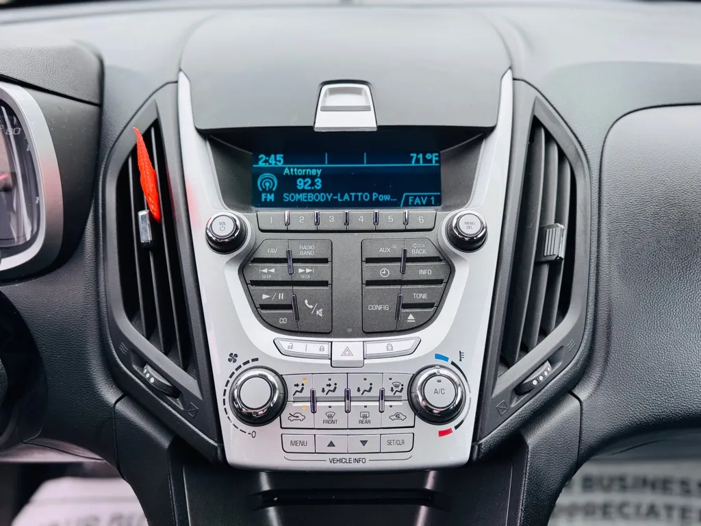 2015 Chevrolet Equinox LS photo 10