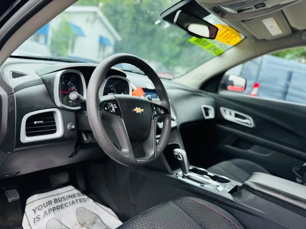 2015 Chevrolet Equinox LS photo 24