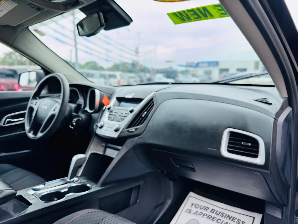 2015 Chevrolet Equinox LS photo 25
