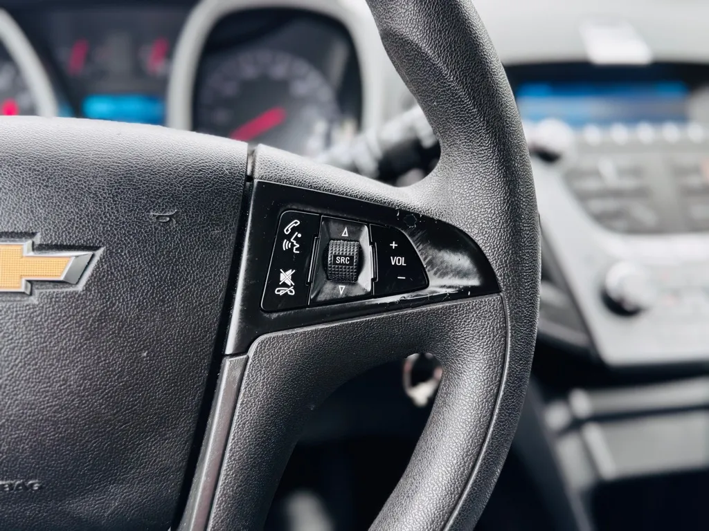2015 Chevrolet Equinox LS photo 28