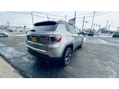 More photos of 2022 JEEP COMPASS LIMITED at NWI AUTO FINANCE Valparaiso, IN