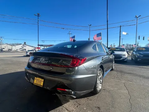 More photos of 2023 HYUNDAI SONATA SEL at NWI AUTO FINANCE Valparaiso, IN