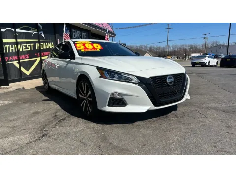 White 2022 NISSAN ALTIMA SR for sale in Valparaiso, IN