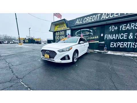 White 2019 HYUNDAI SONATA LIMITED for sale in Valparaiso, IN