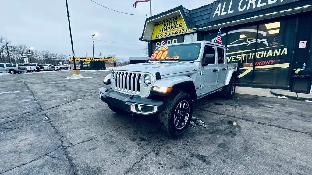 Silver 2023 JEEP GLADIATOR OVERLAND for sale in Valparaiso, IN