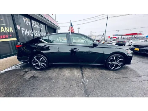 More photos of 2023 NISSAN ALTIMA SR at NWI AUTO FINANCE Valparaiso, IN