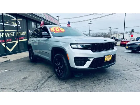 Silver 2024 JEEP GRAND CHEROKEE LAREDO for sale in Valparaiso, IN