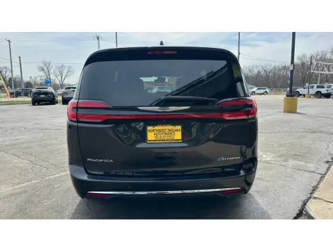 More photos of 2022 CHRYSLER PACIFICA HYBRID TOURING L at NWI AUTO FINANCE Valparaiso, IN
