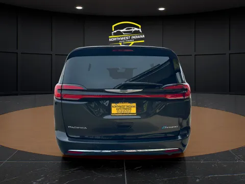 More photos of 2022 CHRYSLER PACIFICA HYBRID TOURING L at NWI AUTO FINANCE Valparaiso, IN