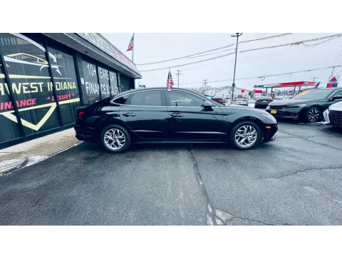 More photos of 2021 HYUNDAI SONATA SEL at NWI AUTO FINANCE Valparaiso, IN