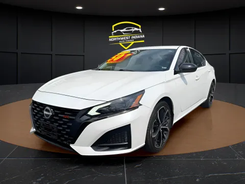 White 2023 NISSAN ALTIMA SR for sale in Valparaiso, IN