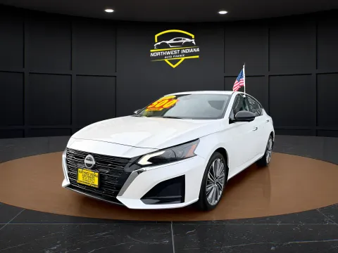 White 2025 NISSAN ALTIMA SL for sale in Valparaiso, IN
