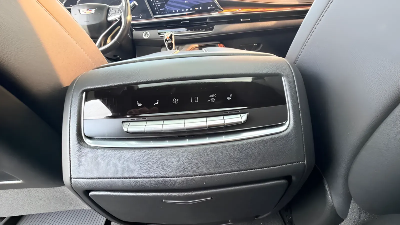 2023 Cadillac Escalade Premium Luxury - Photo 40