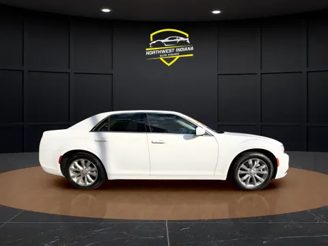 More photos of 2021 CHRYSLER 300 TOURING at NWI AUTO FINANCE Valparaiso, IN