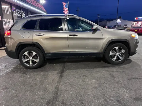 Another view of 2019 Jeep Cherokee Limited for sale in Valparaiso, IN at NWI AUTO FINANCE Valparaiso