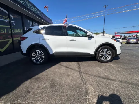 More photos of 2022 Ford Escape SEL at NWI AUTO FINANCE Valparaiso, IN