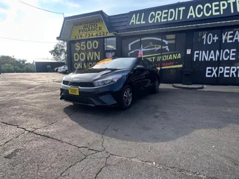 Black 2022 Kia Forte LXS for sale in Valparaiso, IN