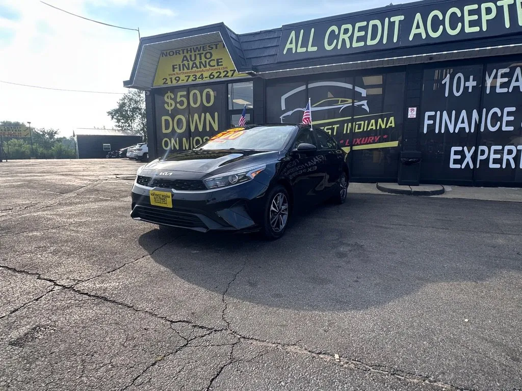 Black 2022 Kia Forte LXS for sale in Valparaiso, IN