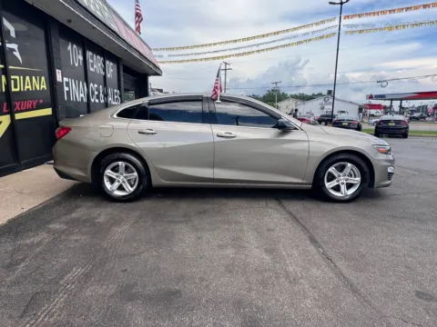 More photos of 2022 Chevrolet Malibu LT at NWI AUTO FINANCE Valparaiso, IN