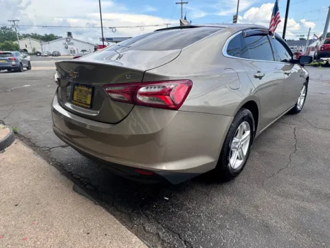 More photos of 2022 Chevrolet Malibu LT at NWI AUTO FINANCE Valparaiso, IN