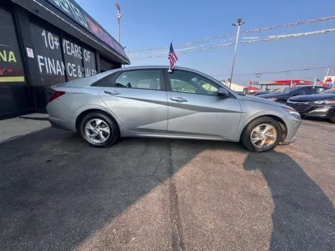 More photos of 2021 Hyundai Elantra SE at NWI AUTO FINANCE Valparaiso, IN