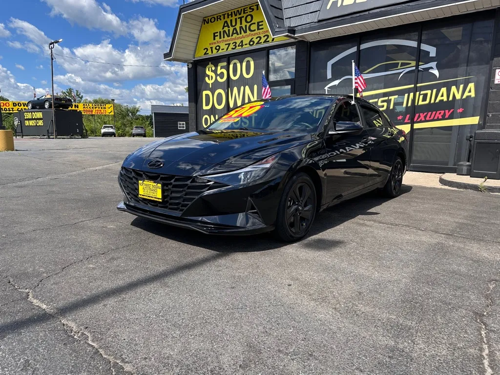Black 2022 HYUNDAI ELANTRA SEL for sale in Valparaiso, IN
