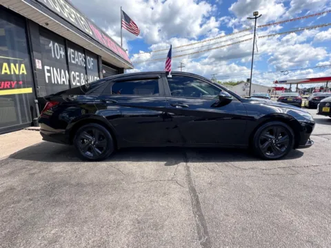 More photos of 2022 HYUNDAI ELANTRA SEL at NWI AUTO FINANCE Valparaiso, IN
