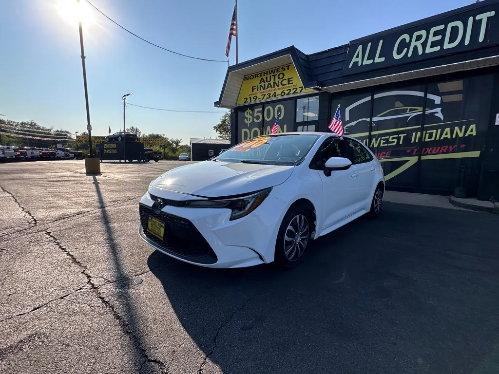 White 2022 TOYOTA COROLLA LE for sale in Valparaiso, IN