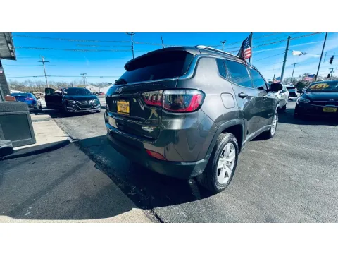 More photos of 2022 JEEP COMPASS LATITUDE at NWI AUTO FINANCE Valparaiso, IN