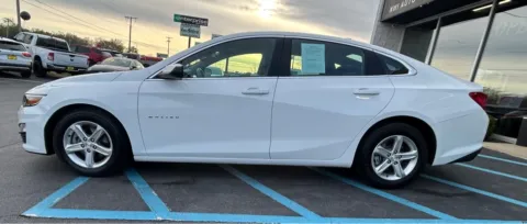 More photos of 2024 CHEVROLET MALIBU LT at NWI Auto Luxury Merrillville, IN