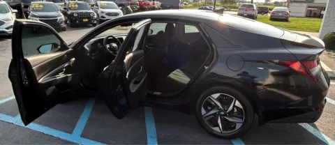 More photos of 2023 HYUNDAI ELANTRA SEL at NWI Auto Luxury Merrillville, IN