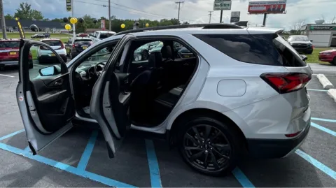 More photos of 2022 CHEVROLET EQUINOX RS at NWI Auto Luxury Merrillville, IN