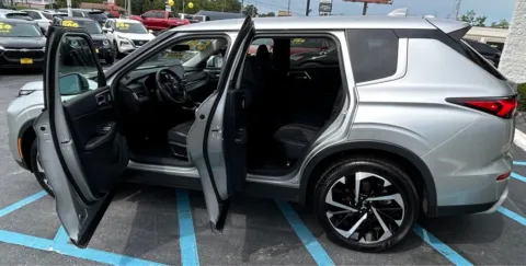 More photos of 2024 MITSUBISHI OUTLANDER SE at NWI Auto Luxury Merrillville, IN