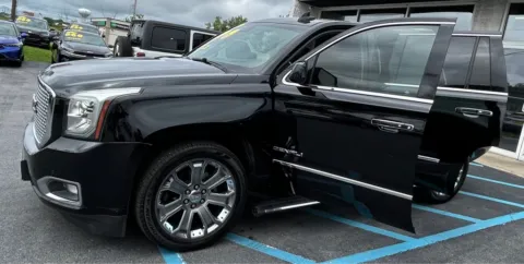 Black 2016 GMC YUKON DENALI for sale in Merrillville, IN