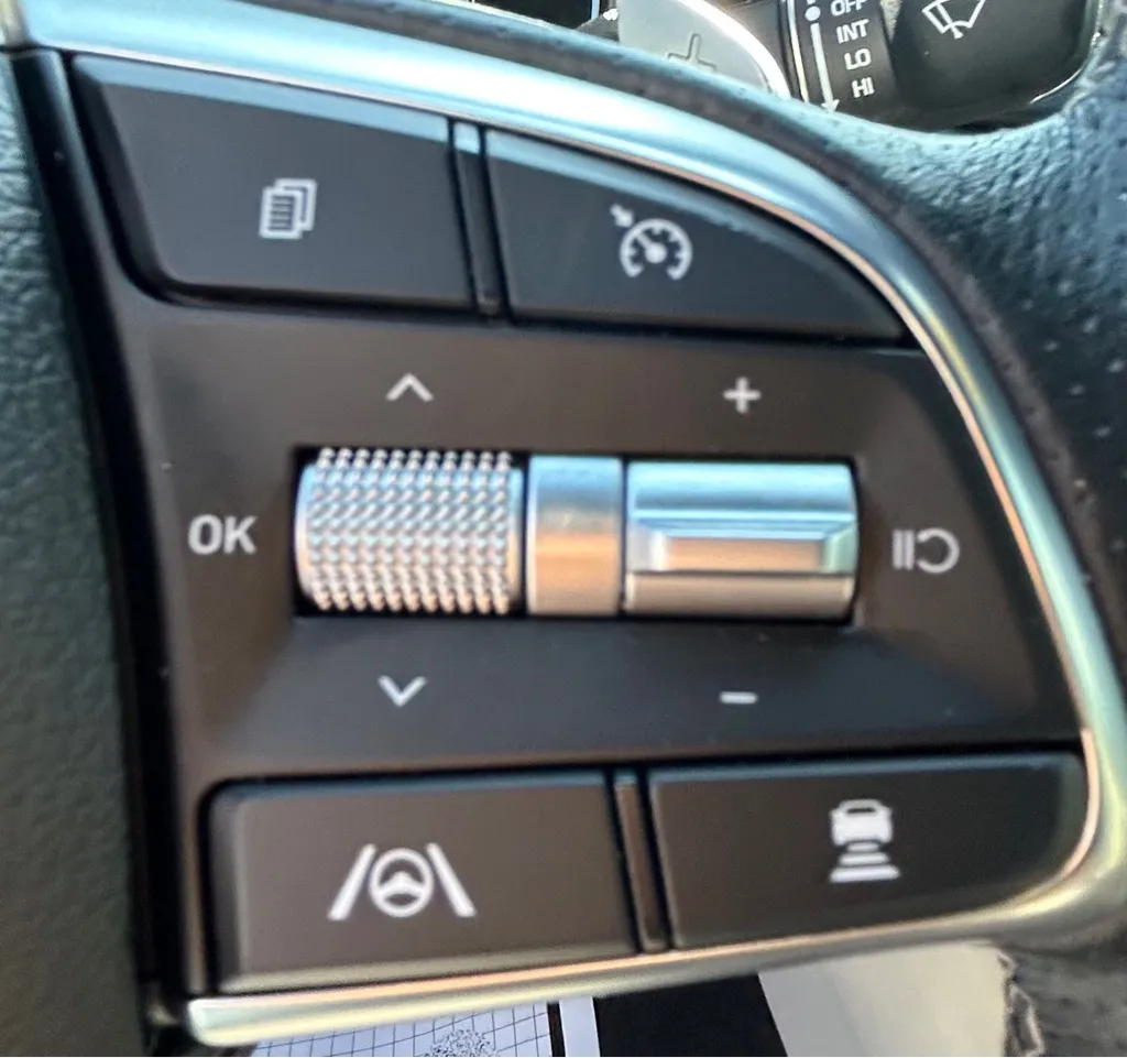 2022 GENESIS G70 Standard - Photo 19