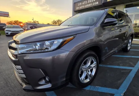 Another view of 2019 TOYOTA HIGHLANDER LIMITED for sale in Merrillville, IN at NWI Auto Luxury Merrillville