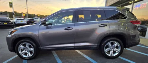 More photos of 2019 TOYOTA HIGHLANDER LIMITED at NWI Auto Luxury Merrillville, IN