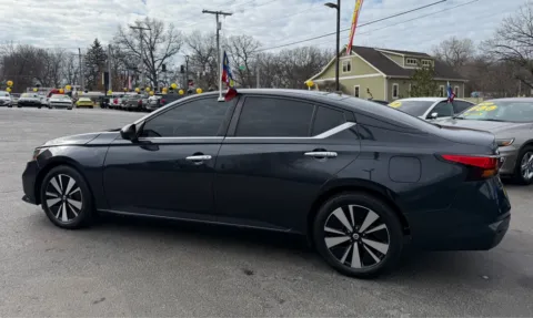More photos of 2021 NISSAN ALTIMA 2.5 SV at NWI Auto Finance Schererville, IN